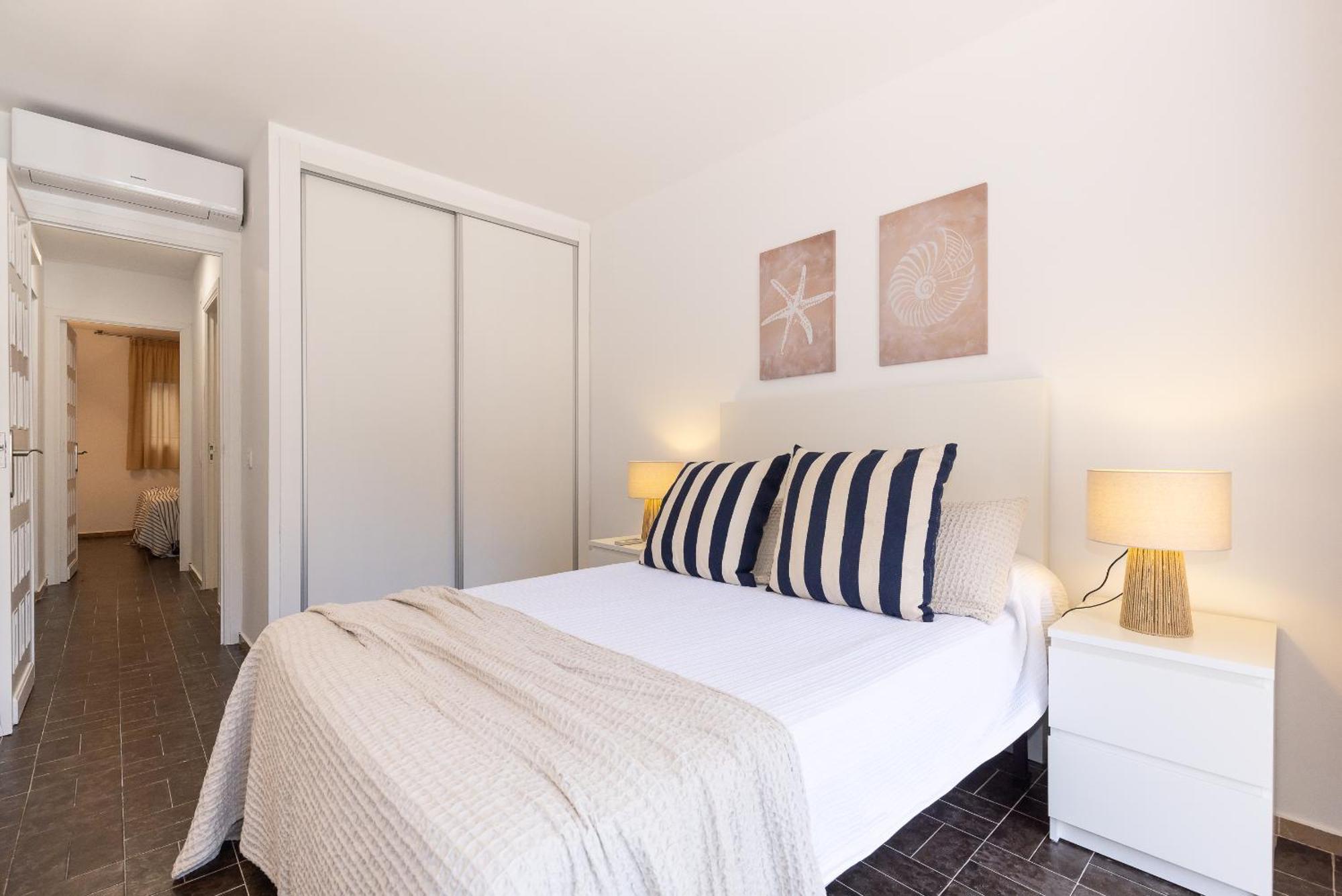 Uhc Dms Family Apartments Камбрильс Номер фото